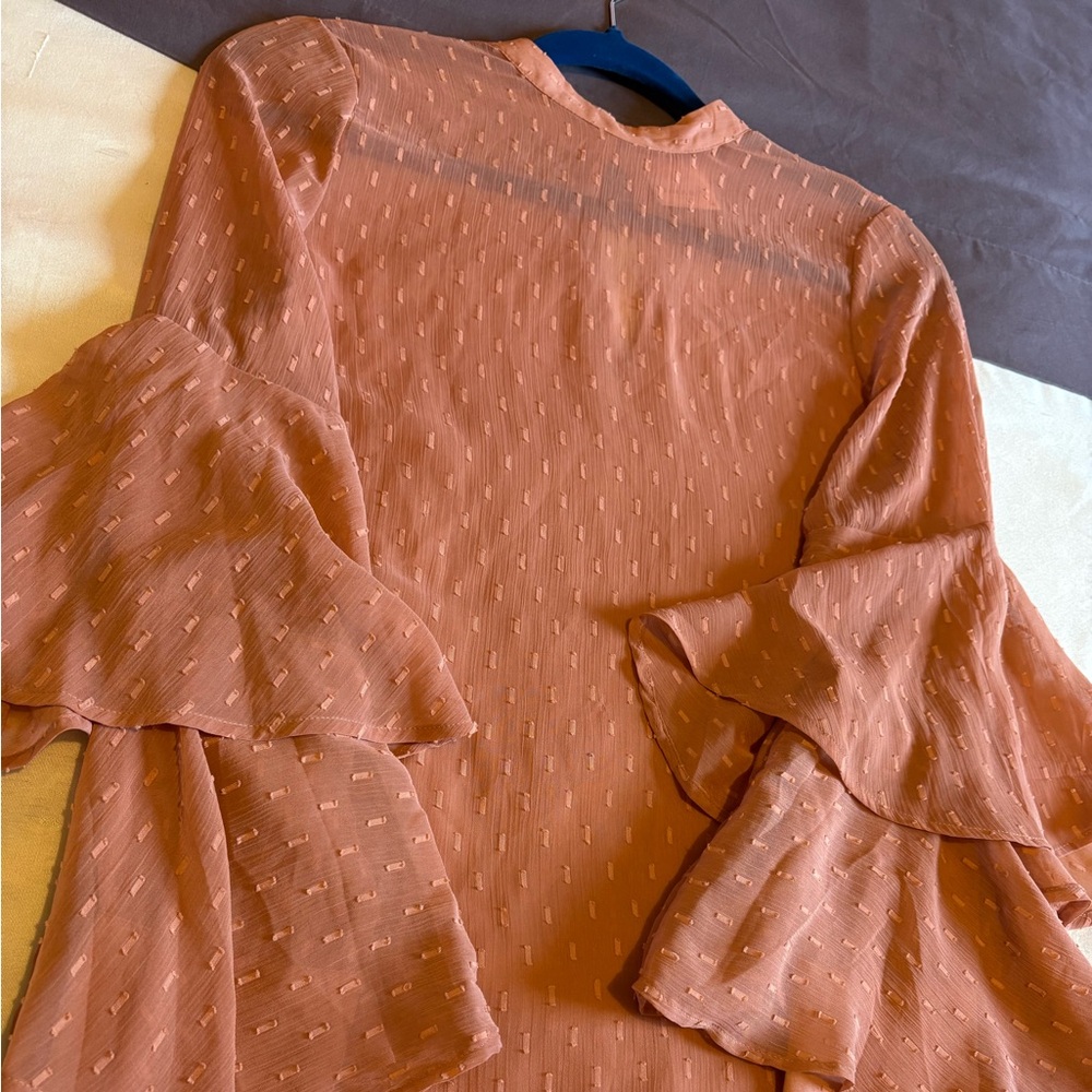 Chic Ruffled Sleeve Blouse - Picture 2 of 6